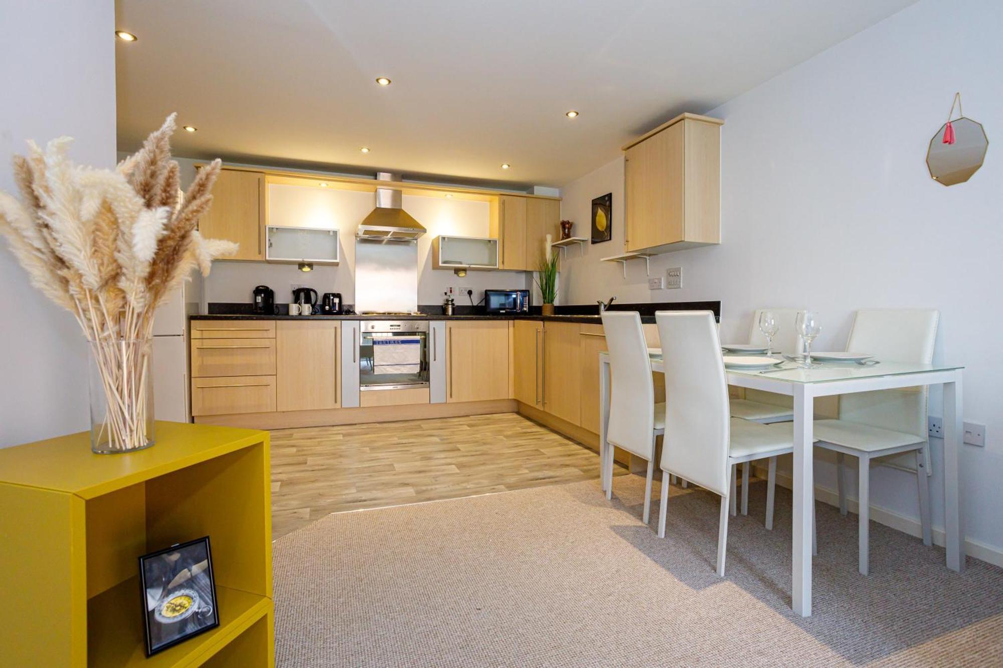 Lovely 2 Bed 2 Bathroom Apartamento *