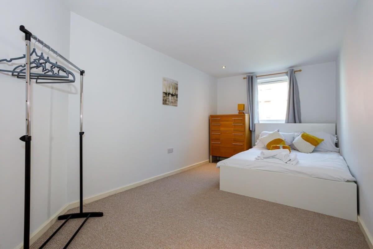 Lovely 2 Bed 2 Bathroom Apartamento *